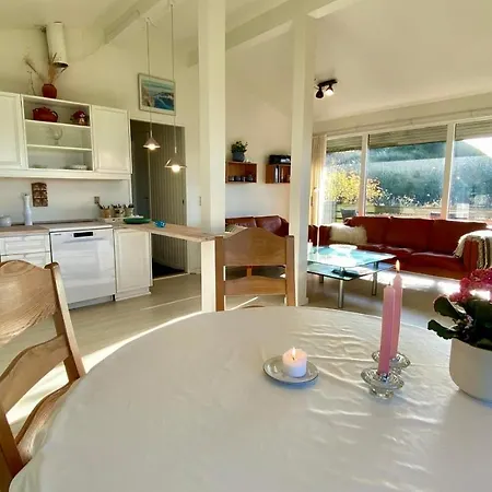 Stunning In W/ 2 Bedrooms *