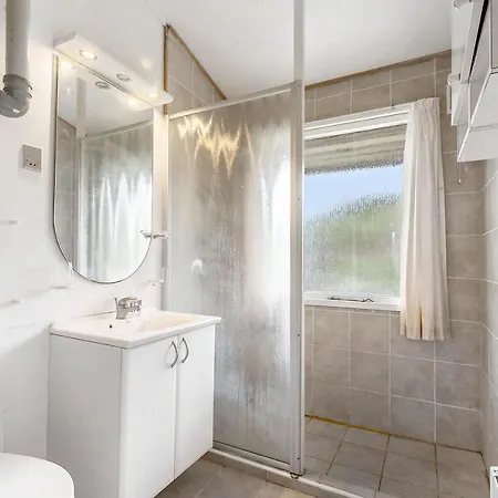 Stunning In W/ 2 Bedrooms Hébergement de vacances Tversted